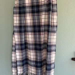 Extra long and wide scarf